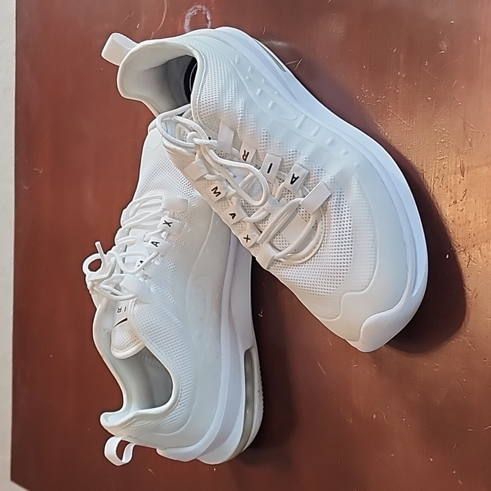 Women’s Nike Air Max Axis “White”